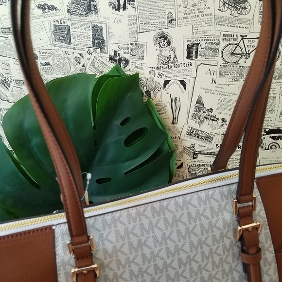 Vanilla Large charlotte Tote Michael Kors NWT - Picture 4 of 10